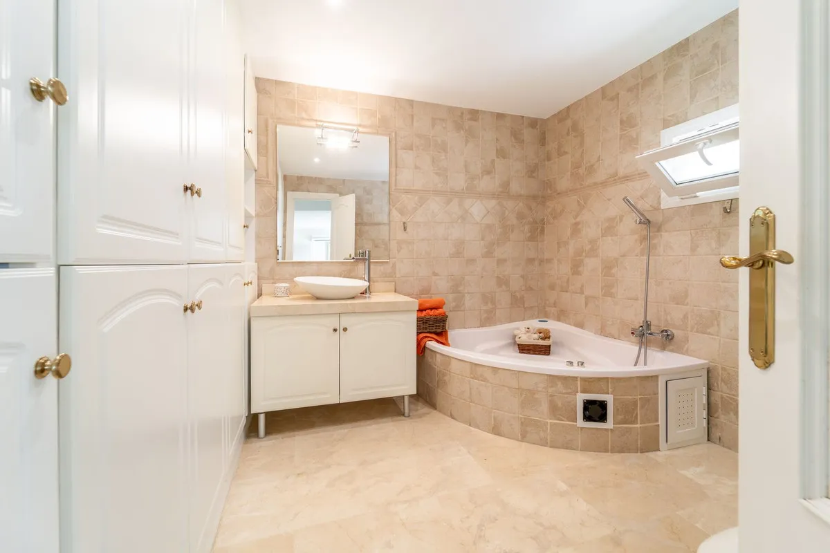 b7d343cd-5c34-4f85-99c0-3d523938d829