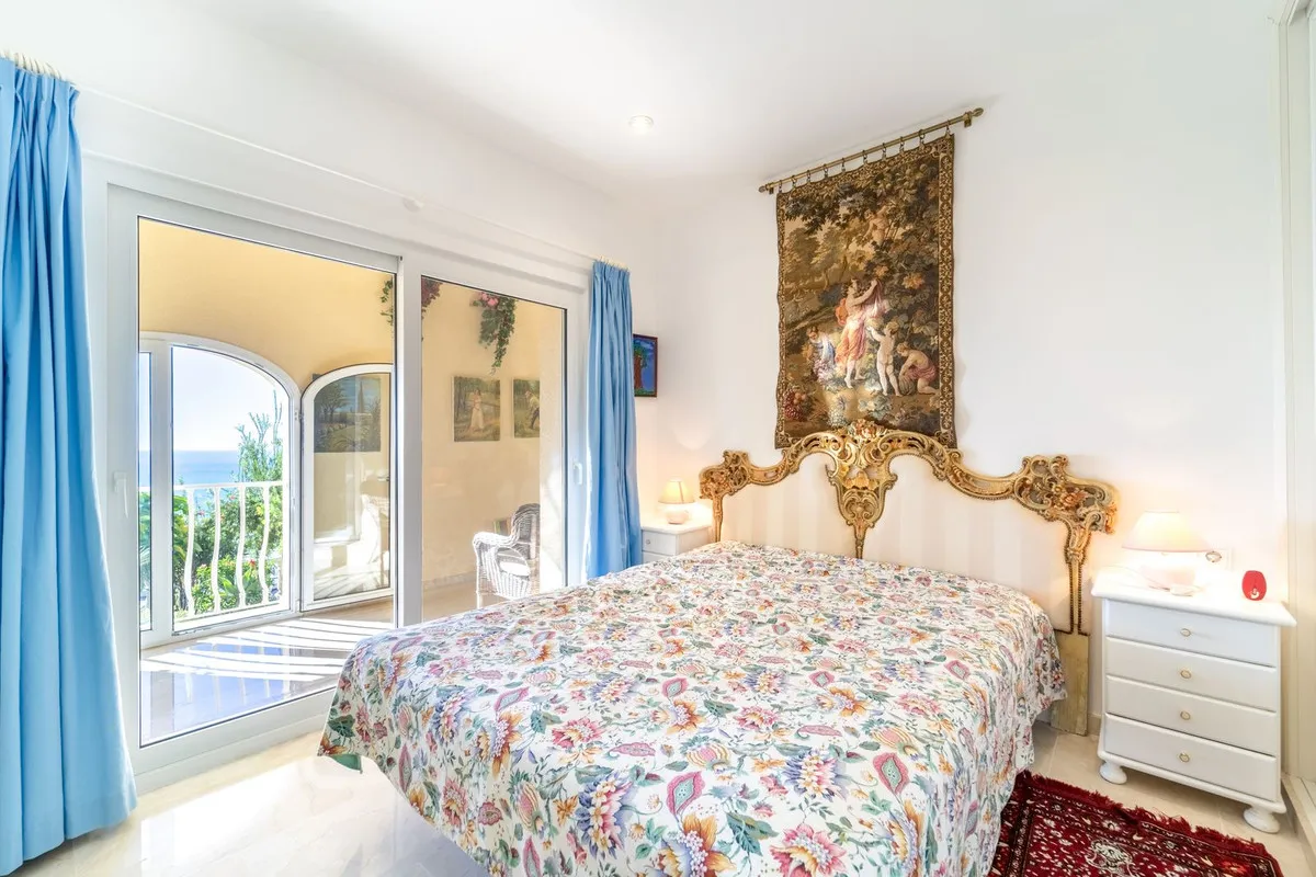 c50b13d4-3b33-4ee9-8905-e4cc5cfd970a