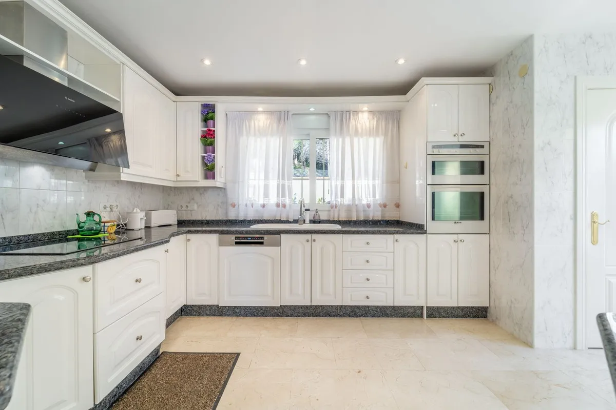 f42c7718-9197-473e-9171-aa15830f22d2