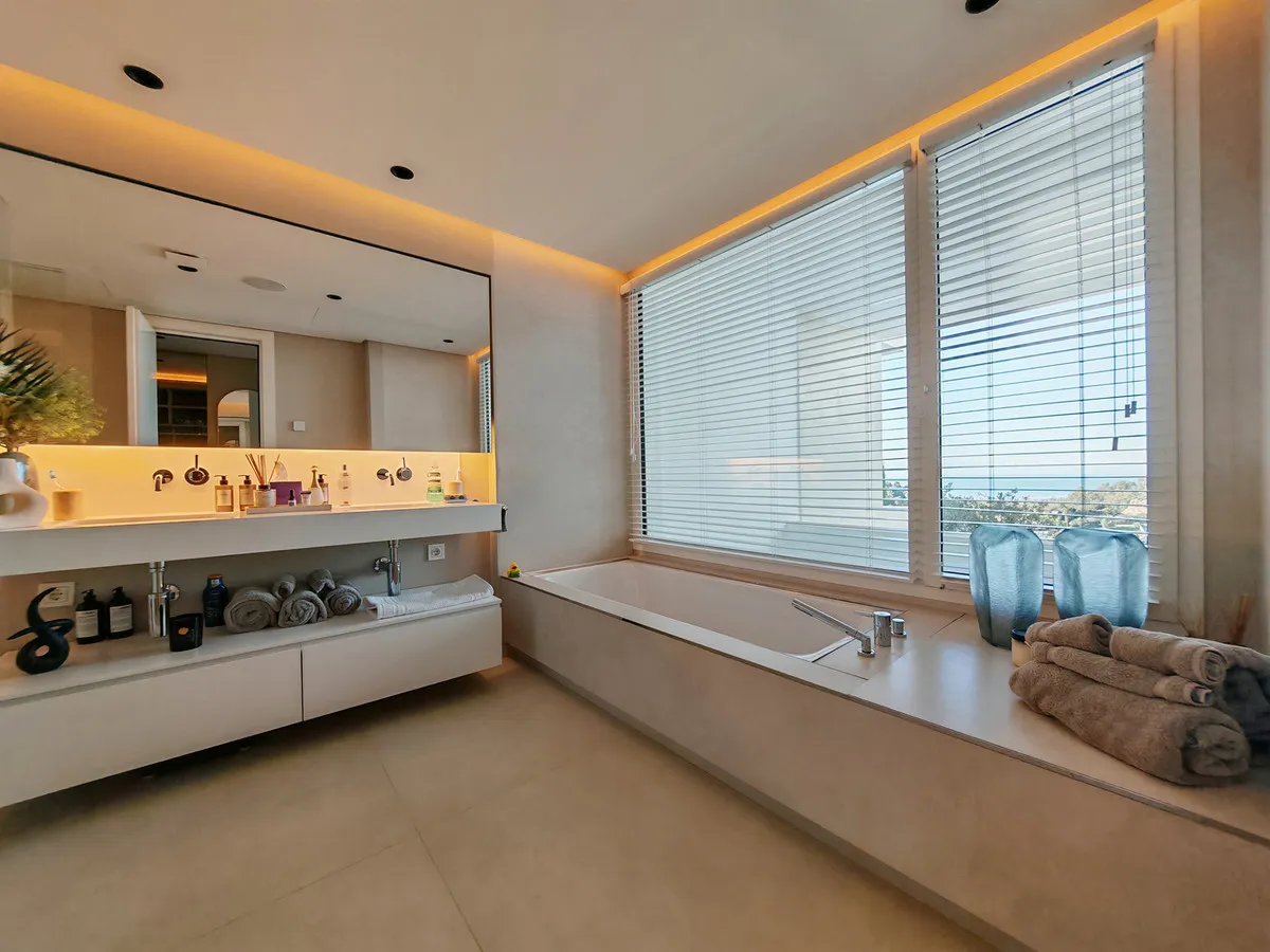 d688ff96-41c4-4c3a-93c4-b1b0f4416fea