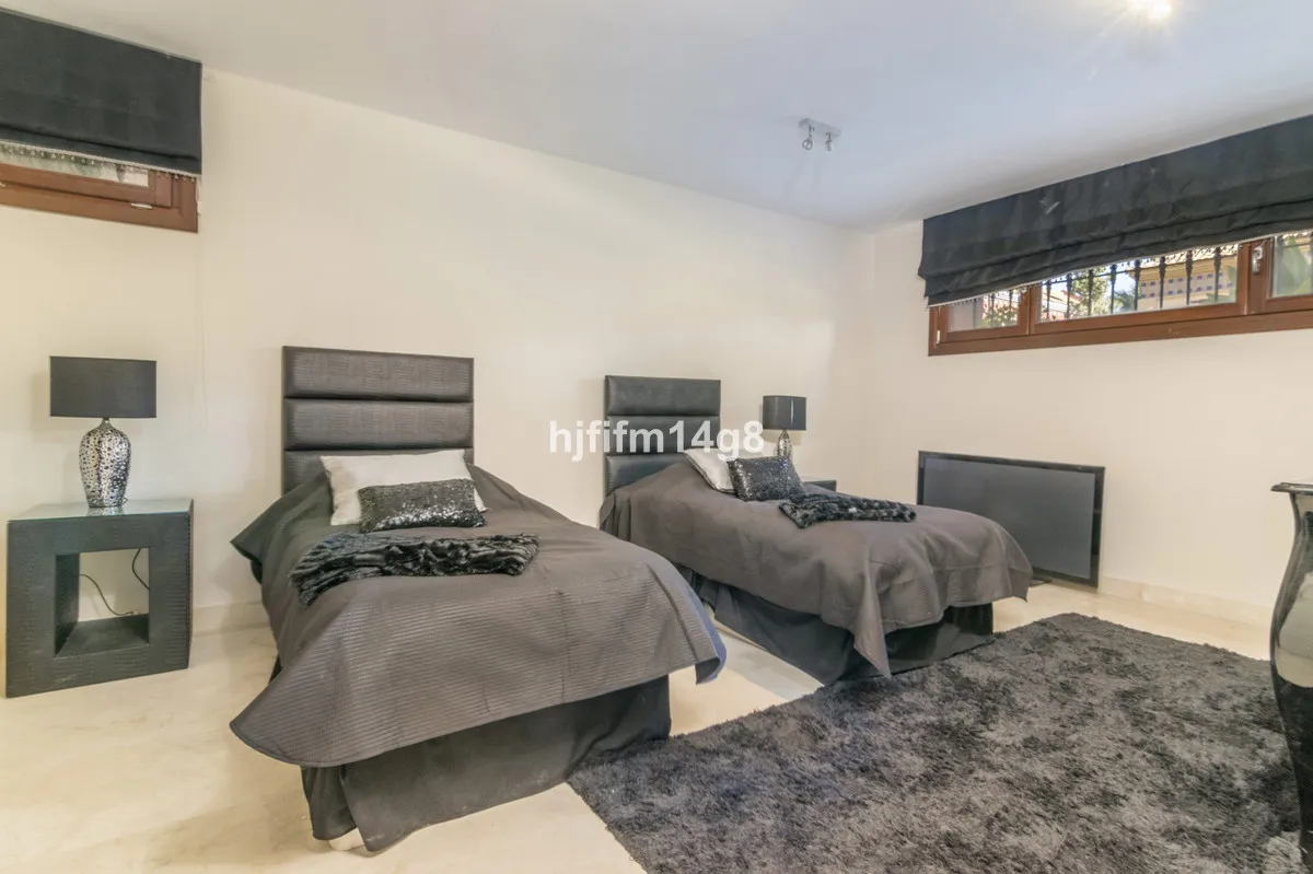 a4063c9e-3fd1-45b3-8ad5-19cc7978a34a