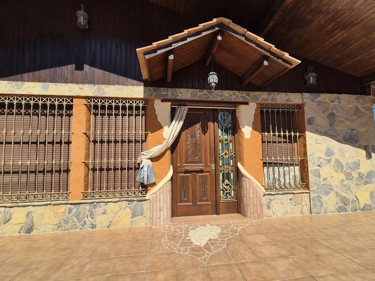 c6ec6668-b4d7-4c33-a706-e3816f191219