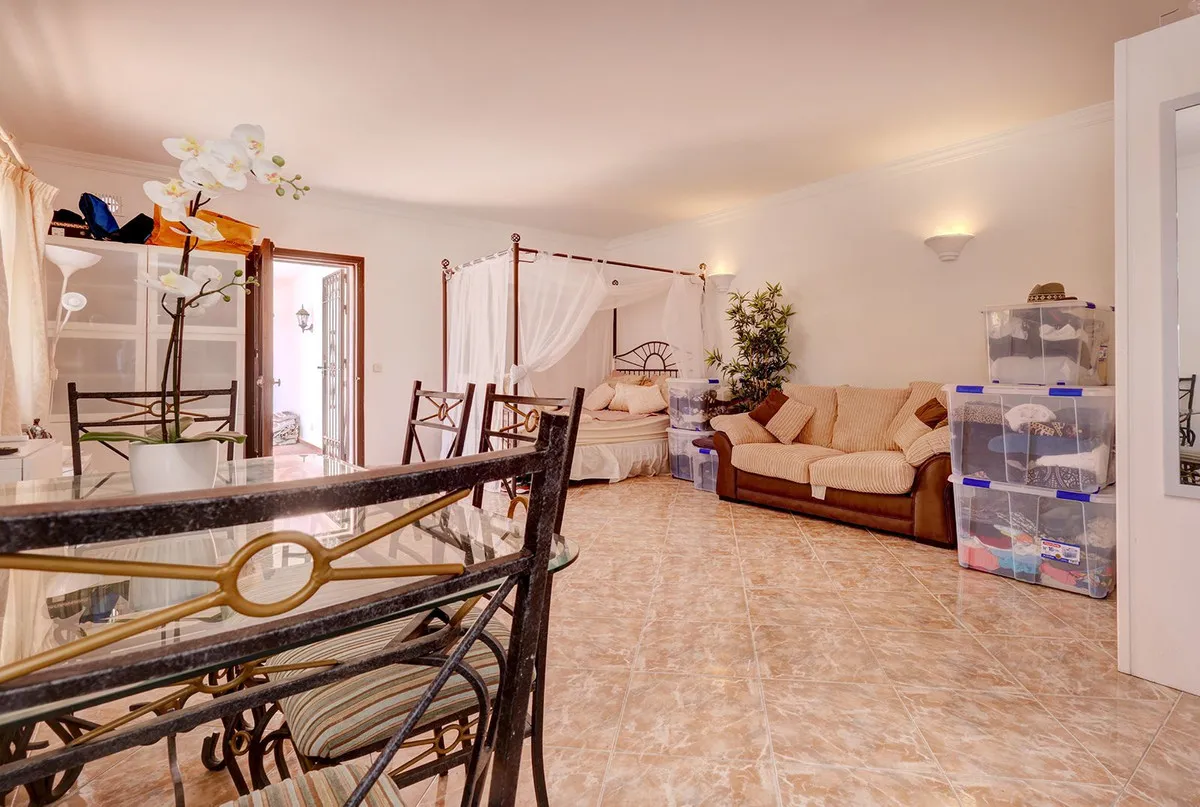 052a9546-0a3b-4450-ba2e-0f07cb1e209c