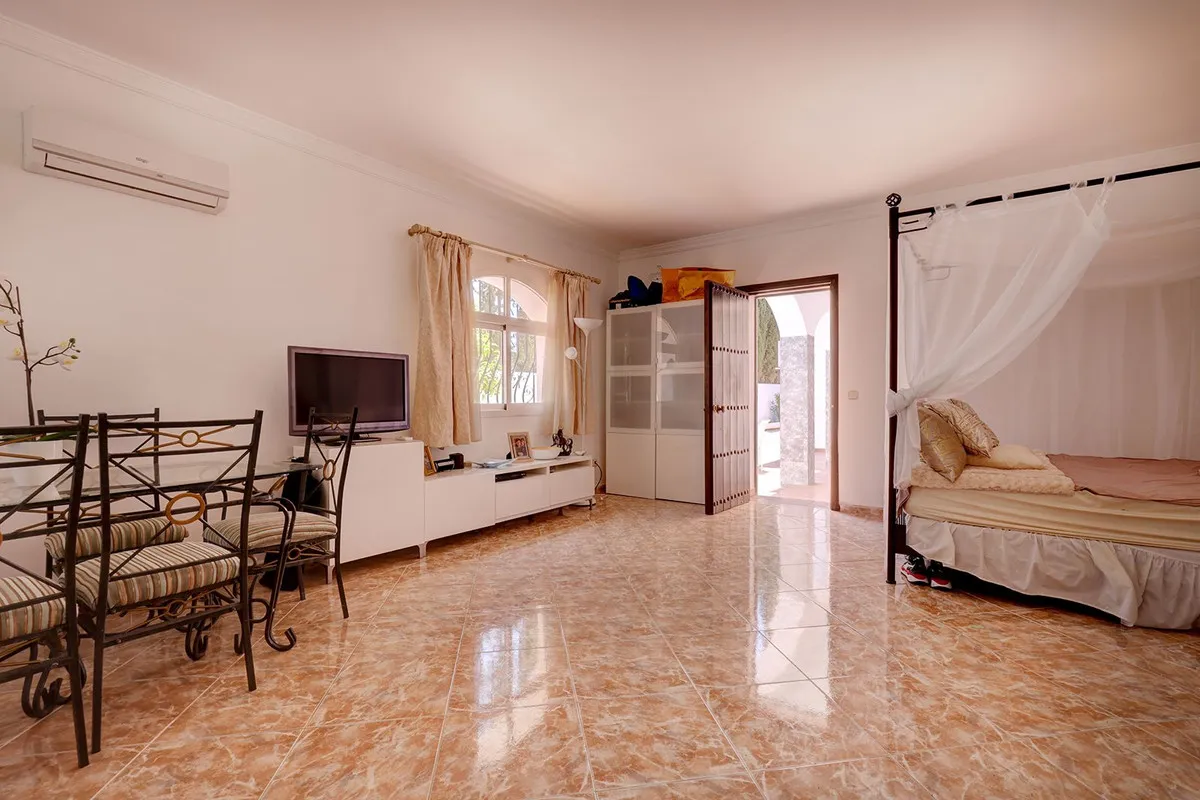 241afc25-9dc3-4b45-8580-a96956ccbcb2