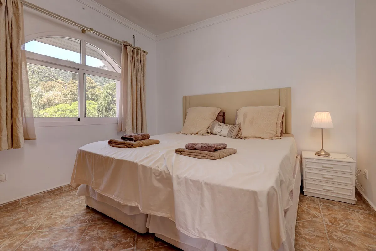 42e53d8d-3aee-471b-b469-c6d2264271c7