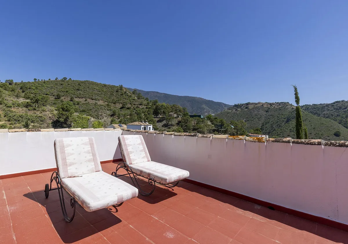 4c7b940c-05d2-4ac9-9d23-e4d8d8a5d09b