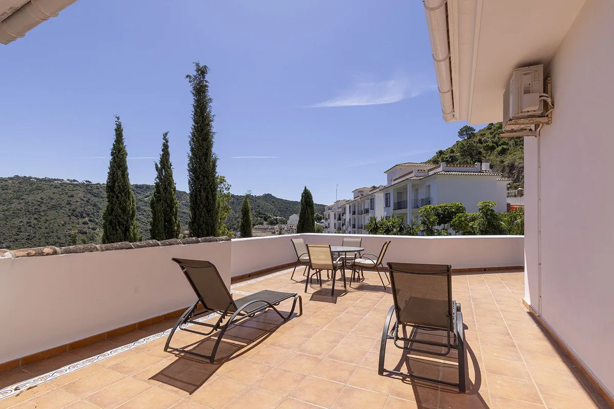 70b5ef01-12ad-4021-bd80-6475944aedb8