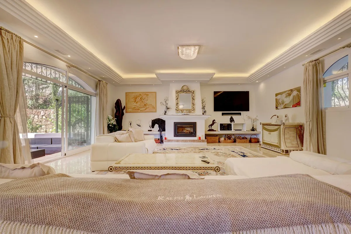 7cc053c5-4351-4ae2-9345-64c9c8a8afb4