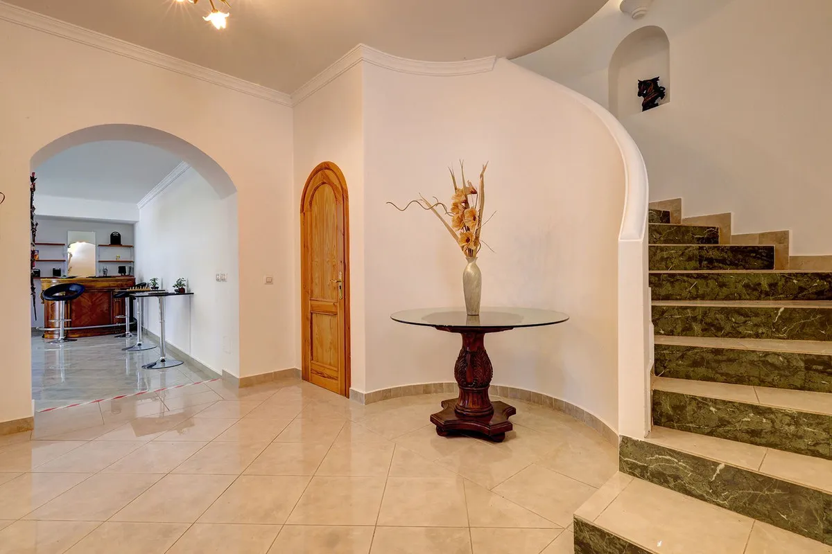 dd28f2f8-58c2-4a97-a1fb-de31e2b7a47b