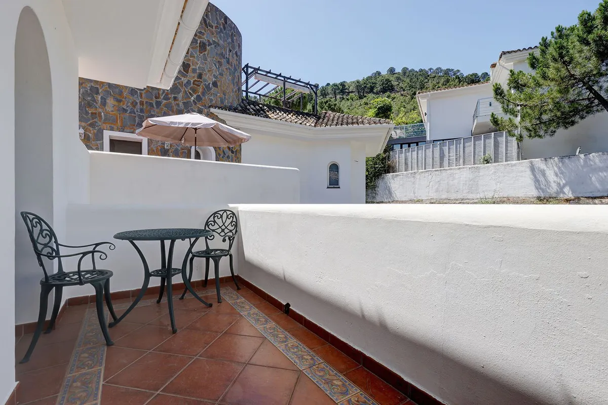 f021b8cb-dc90-421f-9167-68213ef36680