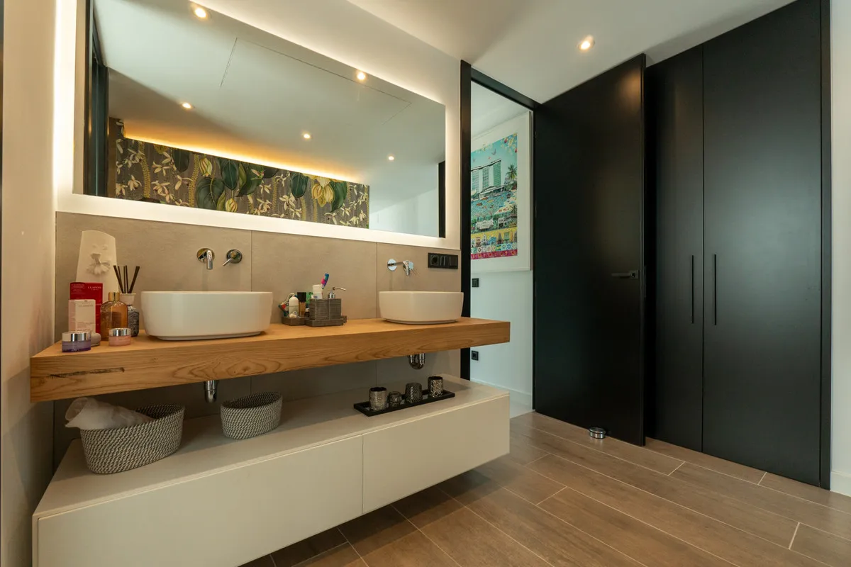 6d1a26c5-d8b6-4e3b-bd04-538695d82bc8