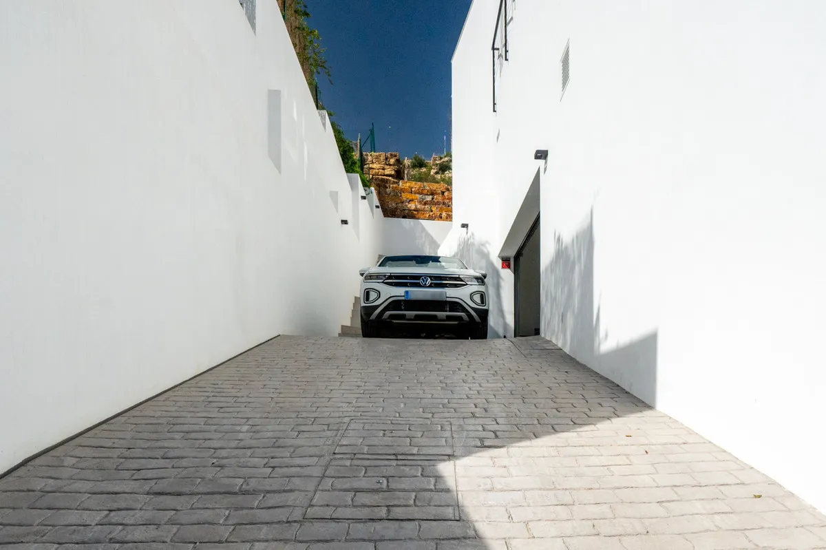 767b27d5-8813-47c0-8b8d-f87ed40a484e