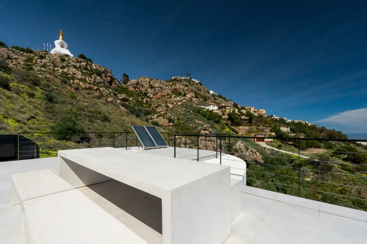 98f89694-c0f3-40a6-bc4a-2563cb18bca6