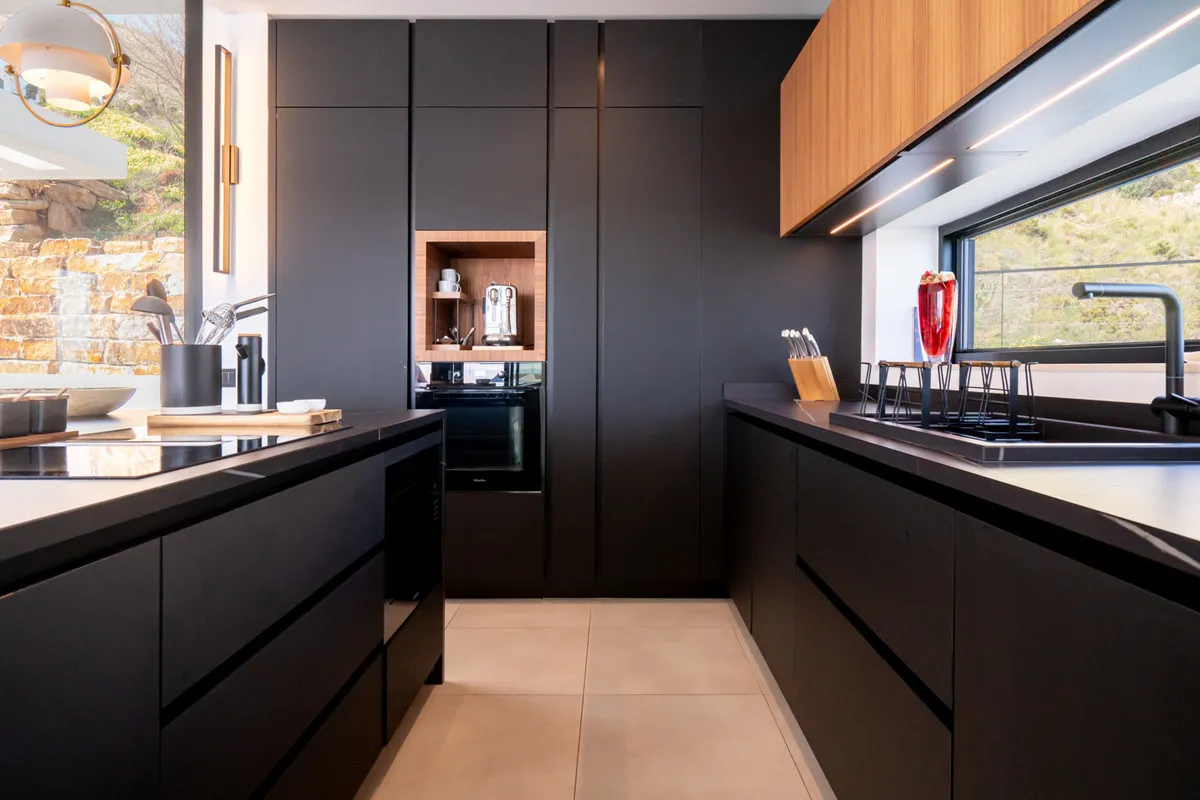 c6f48940-50b5-4c54-9c0a-abd751d45143