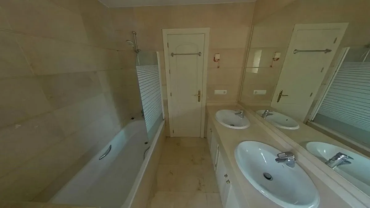 d0c074e2-702c-41bc-9dd5-437b23c8ca77