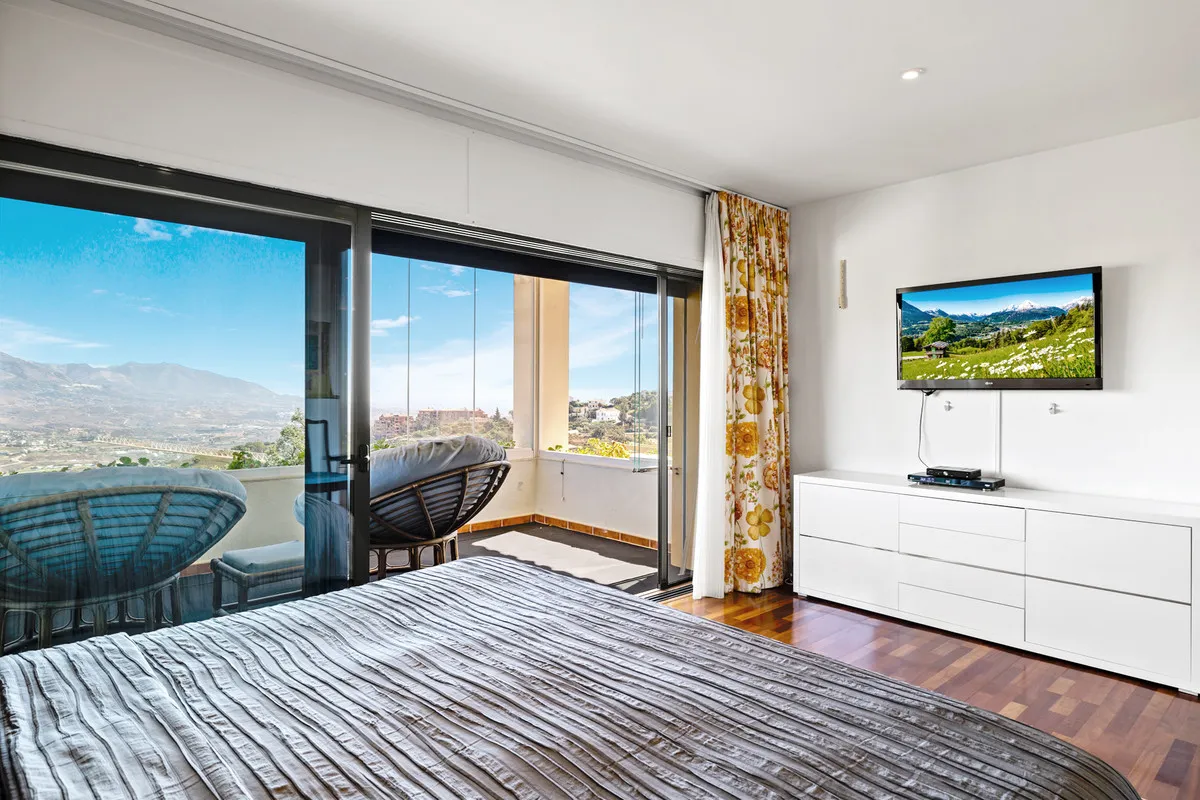 56b23f9e-e50f-4125-8882-95e2923b0902