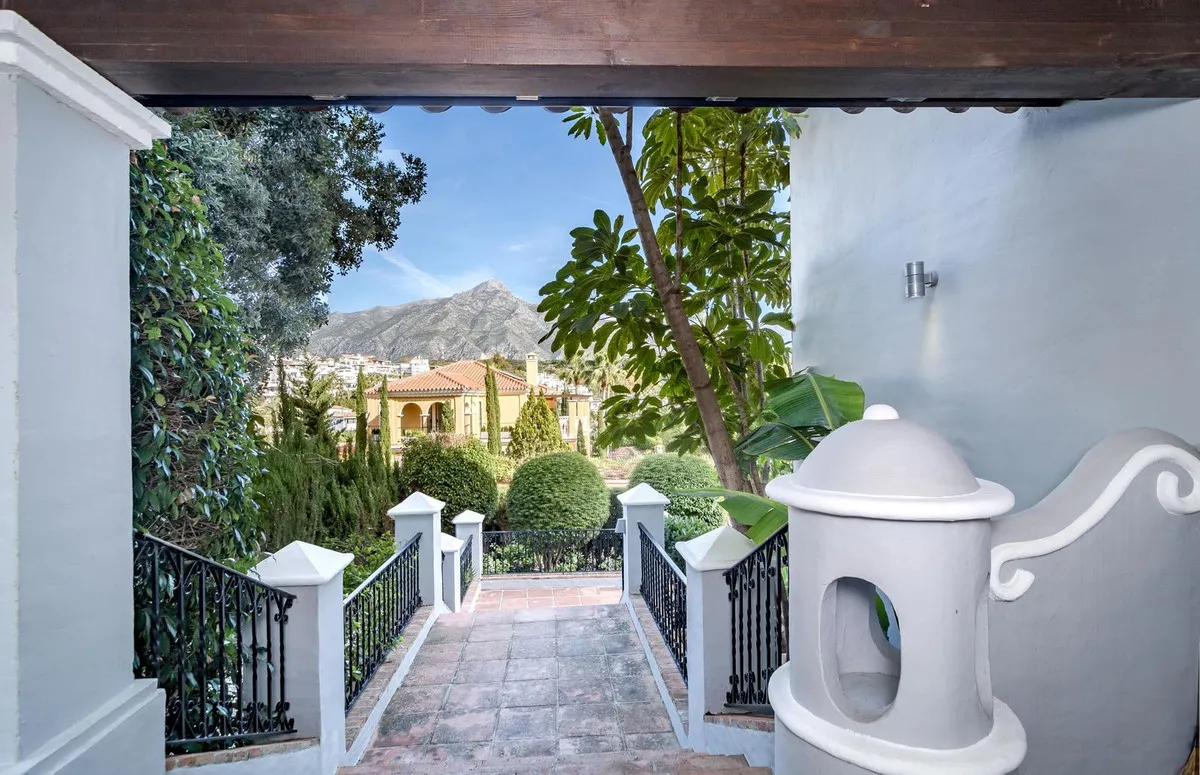 b7fd9e1b-be99-40b2-bfc3-98769625a6fa