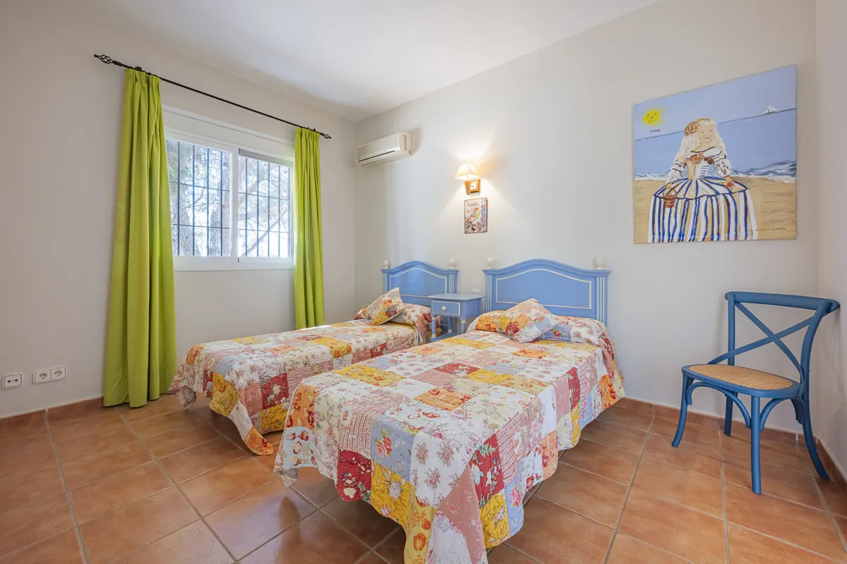 594bdd00-85e5-4a0a-ba6b-31df93c45452