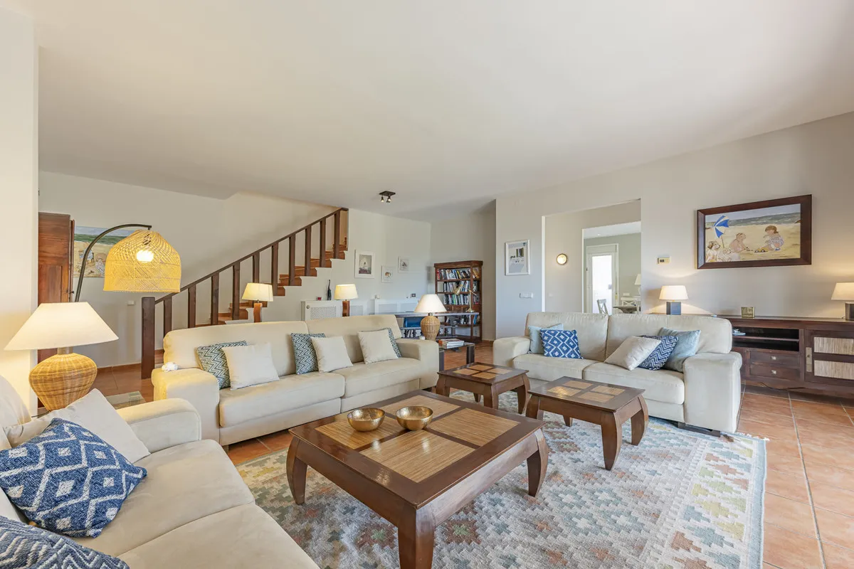 65b10ed7-25bd-4d35-859f-1d7d29f57ea7