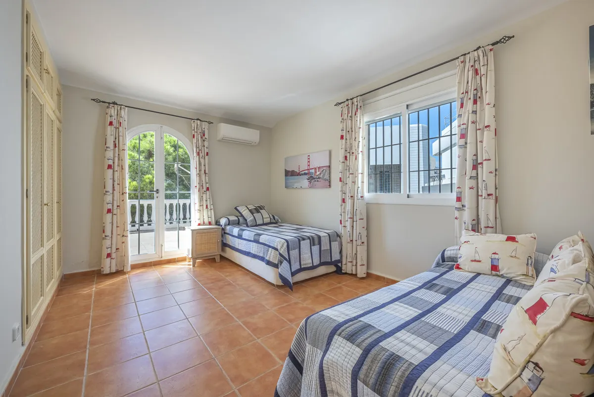 b985fc5e-4e90-43df-b232-43dc3ff54427