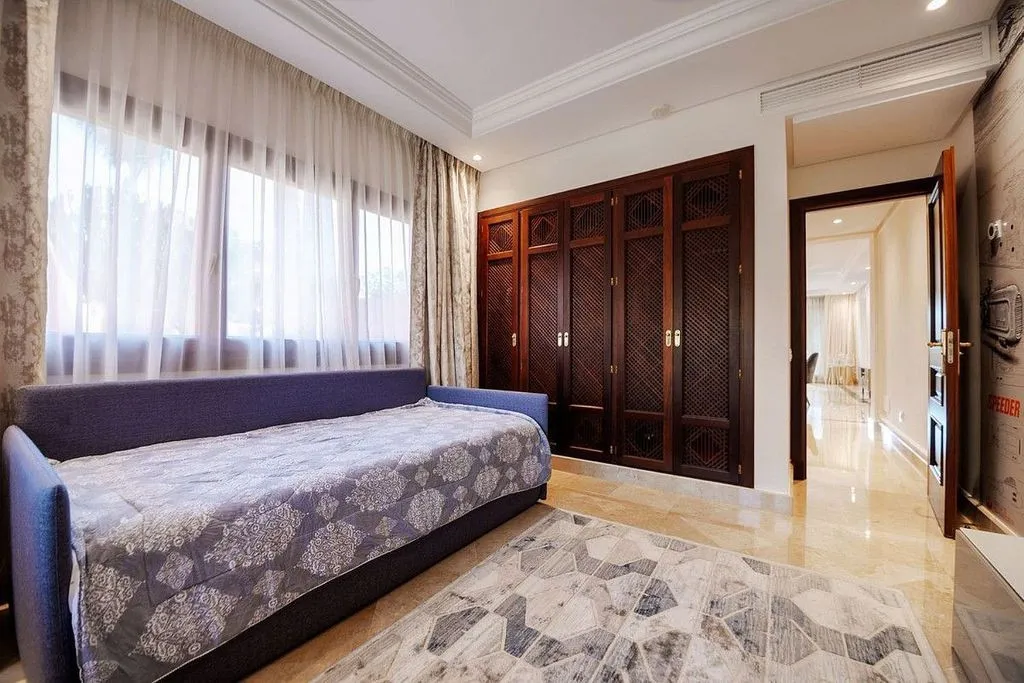 b7a2b987-6408-4095-bd18-c23d4b6e7759