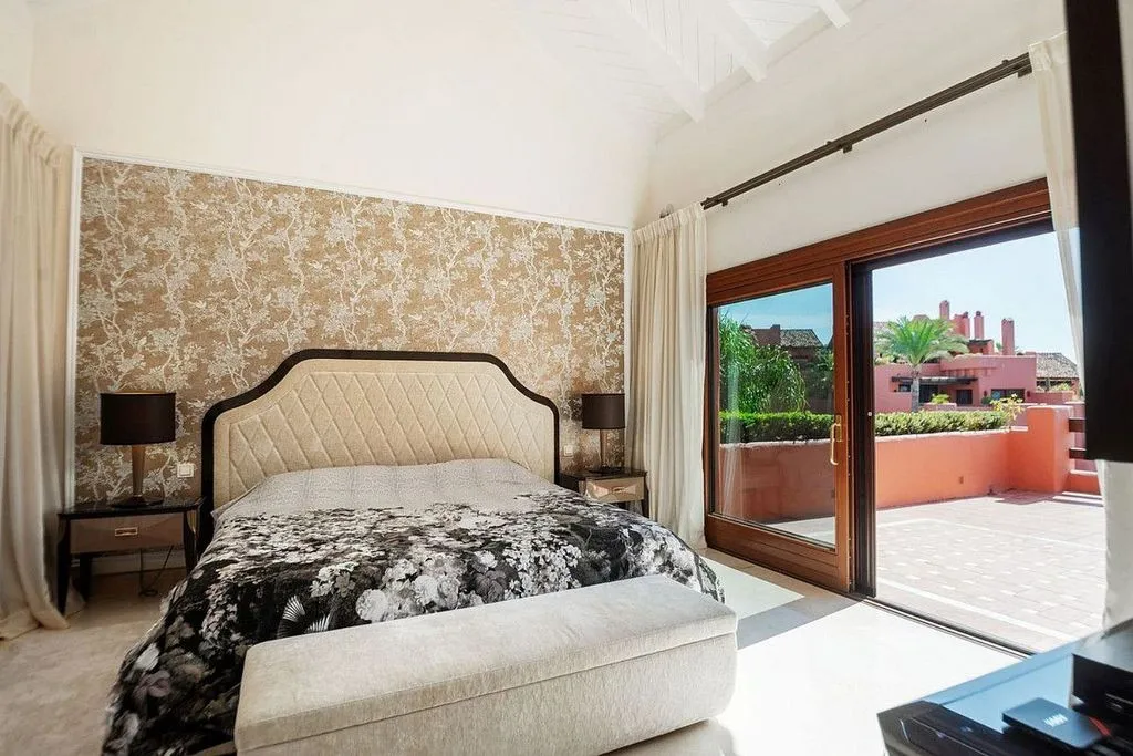 f2c7b5cb-0e29-4f00-b26b-6178c7abf6d6