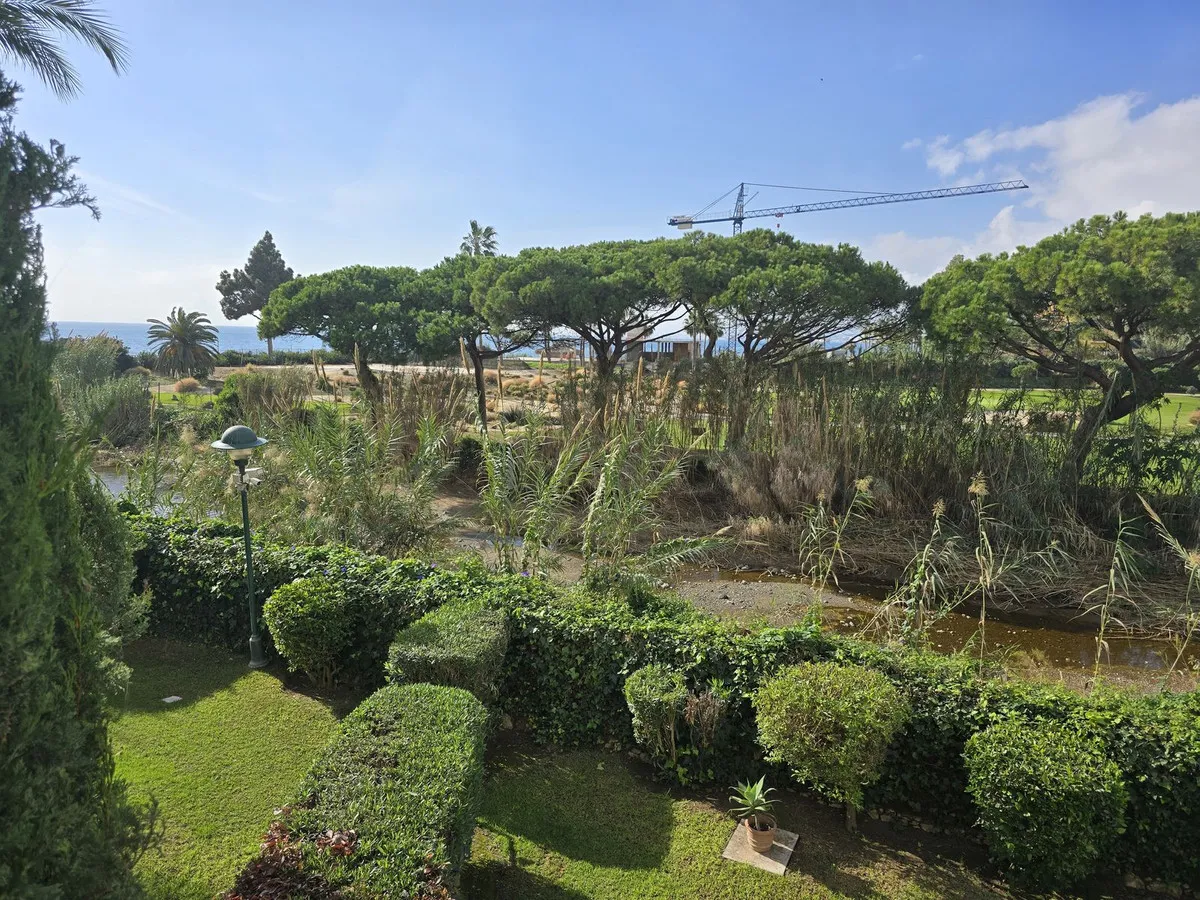 1901bed0-d5c2-496d-b6b4-db5e16de8a24