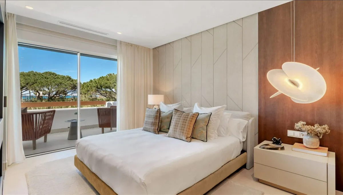 ce8c833e-6a7d-4a35-b38f-584d0b32b1b9