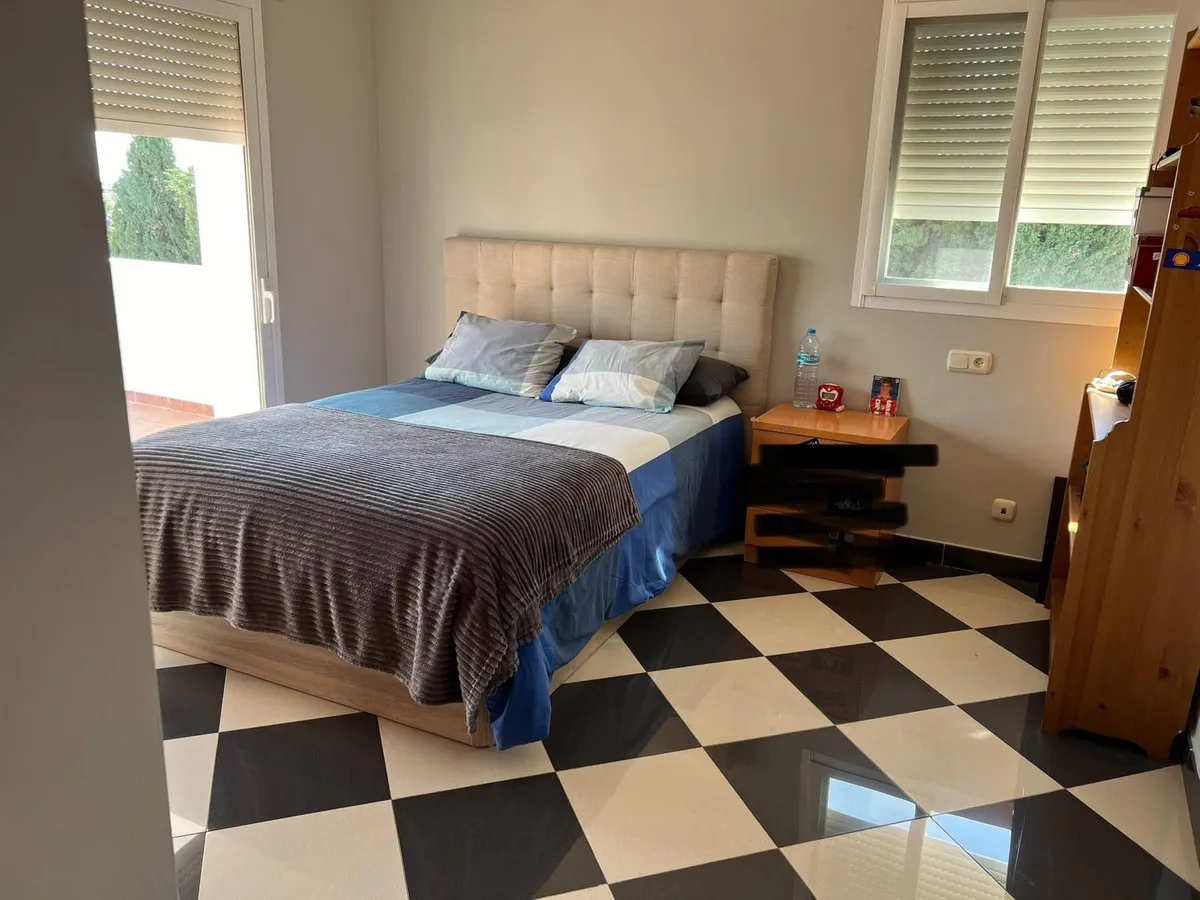 e495d057-9285-4899-8d81-e570de852381