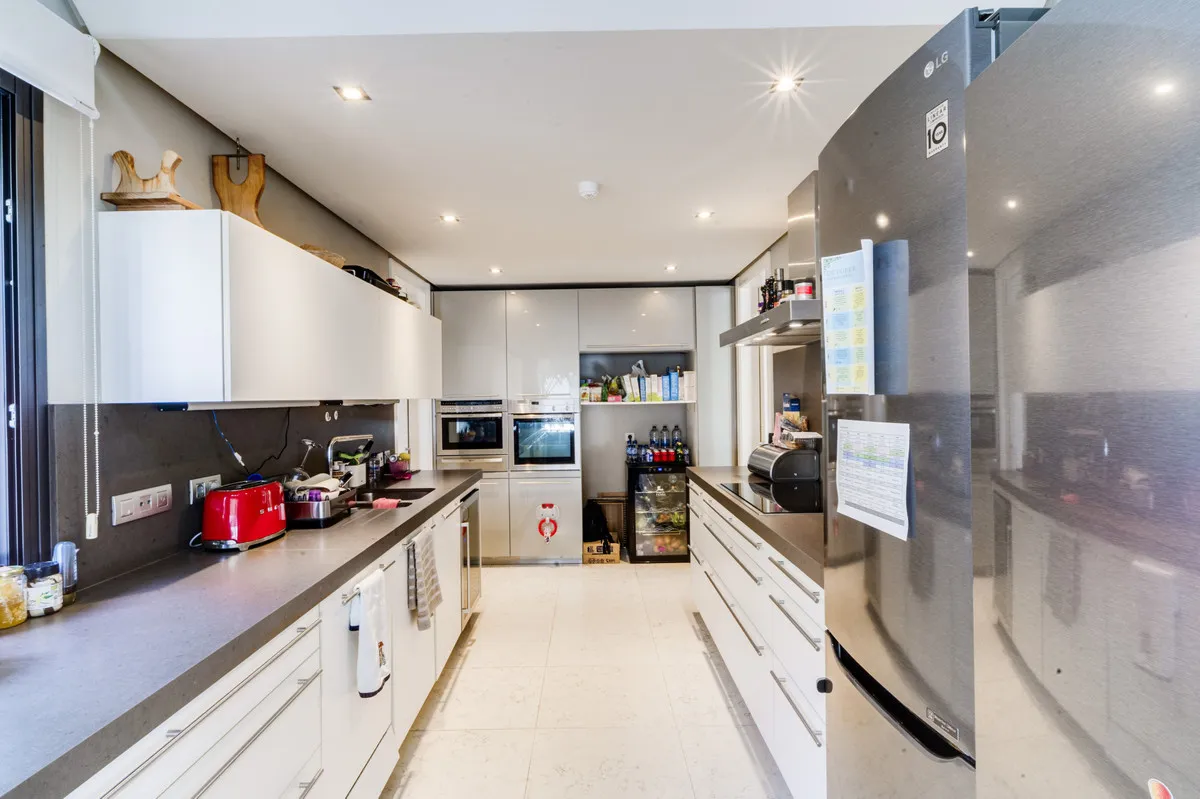 06066725-a4d3-499f-ade9-202096b087ee