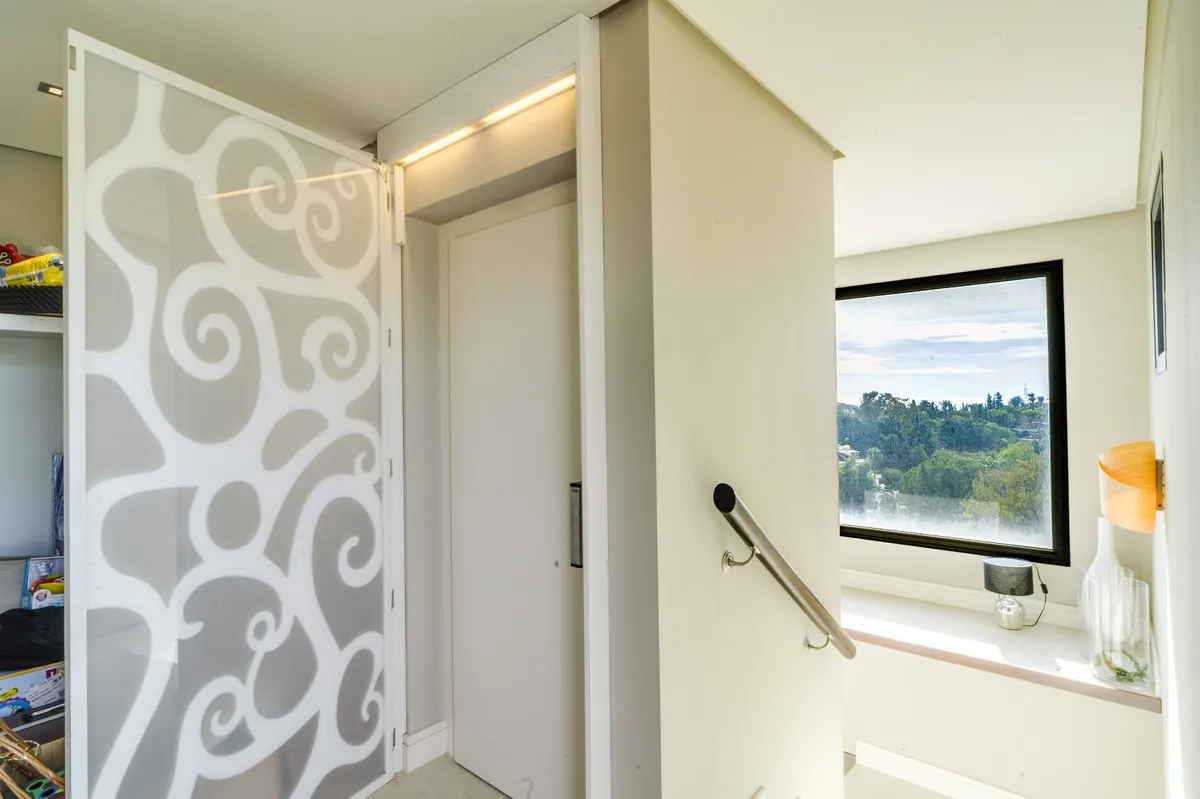 6f07bf93-8d1f-4ce6-8805-c31a1b63de89