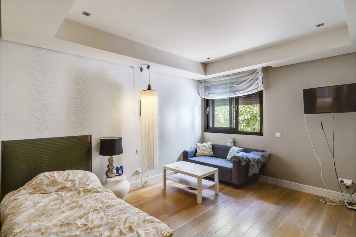 9221e3d1-dcae-49ef-bceb-4c5952783142