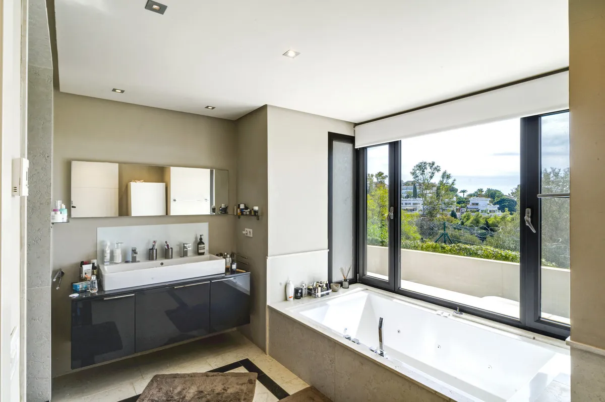 eeda97ee-56c6-4835-ad0b-5b4603683922