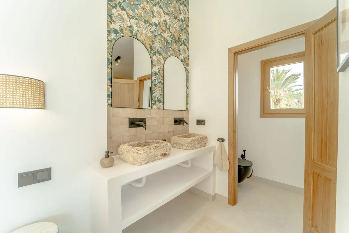 e4774354-e085-4433-b450-e64811b01be5