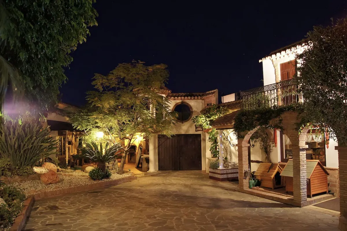 8a33dd30-baa9-4f80-a251-97e8ca894b1b