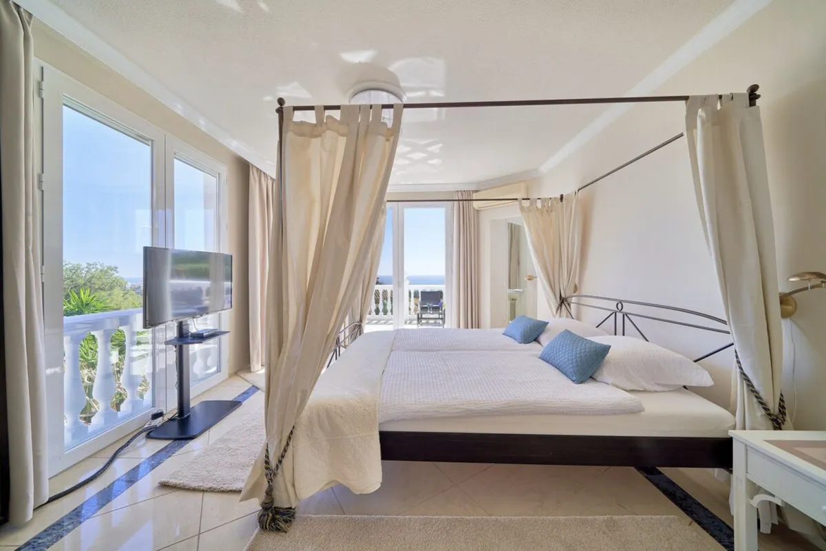 94f56593-3bc0-4123-9b15-d8d7bab0319d