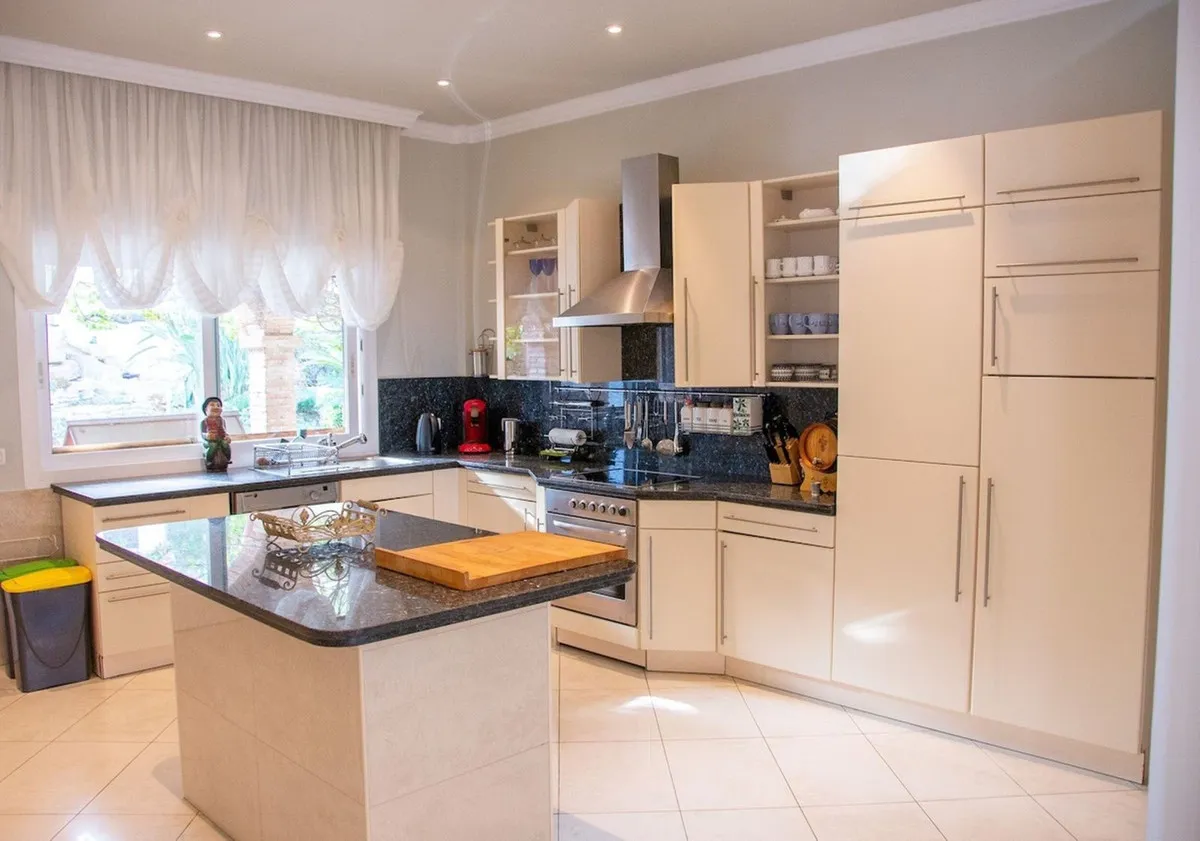 2d51325c-43bf-4297-9ad7-528ff9dfa136