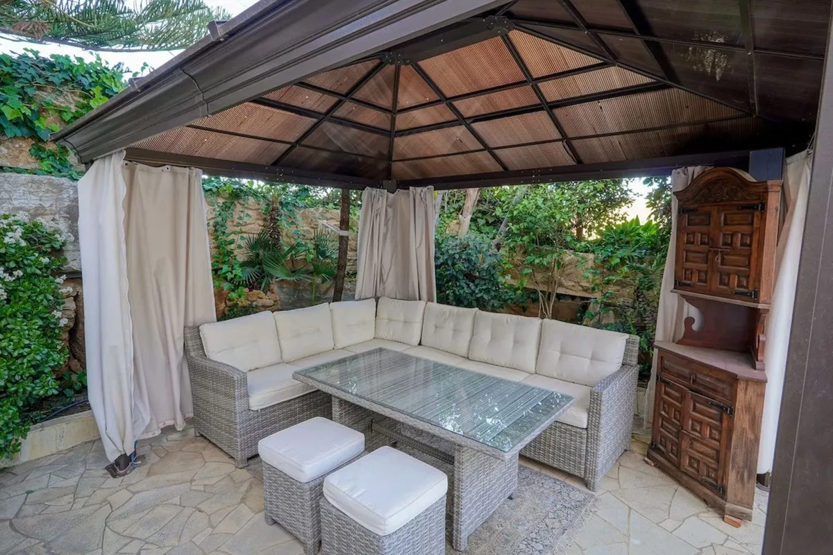 fe129ae2-5c39-4433-baf9-b1b9e307b01e