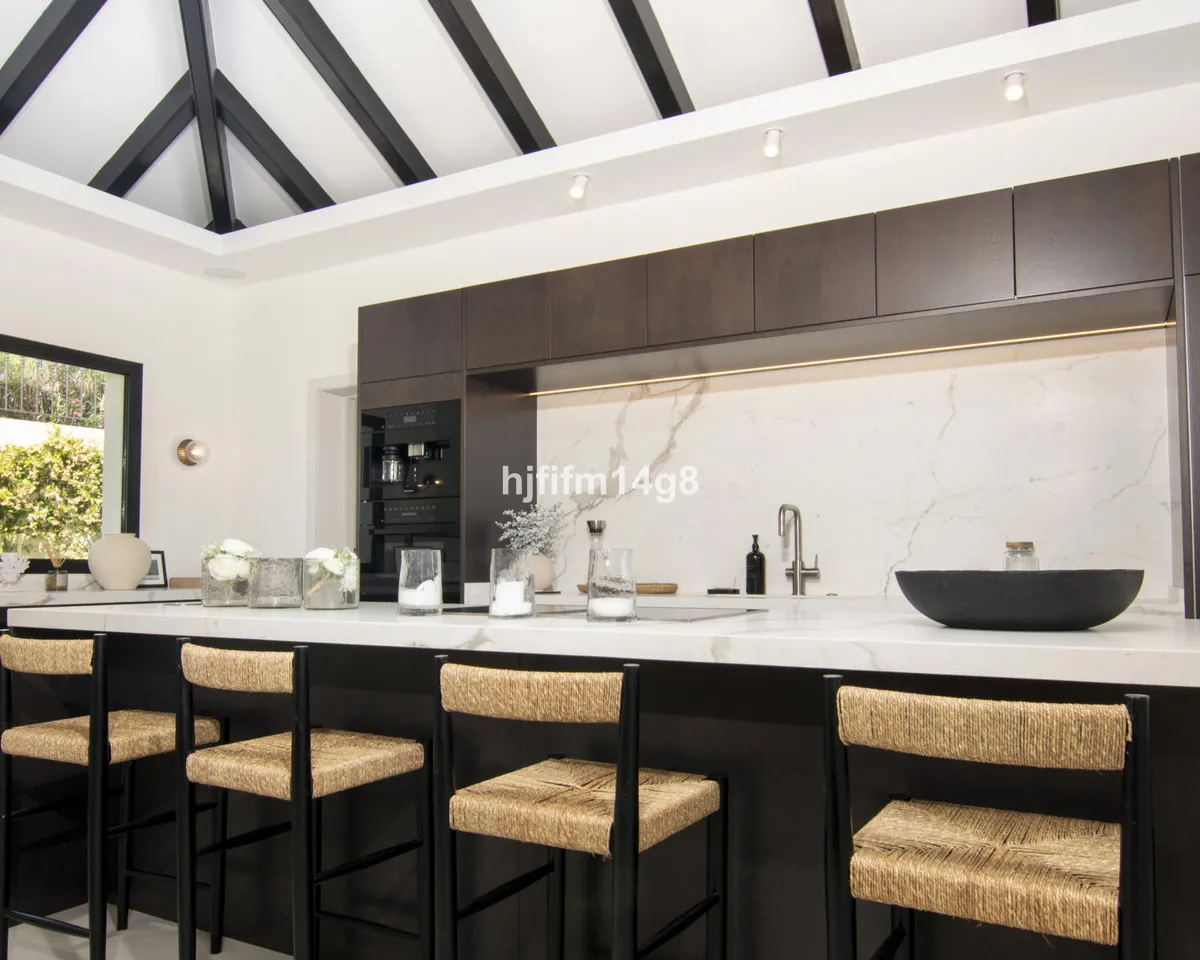 ba598e4e-39a3-4a34-aae2-e589091516db