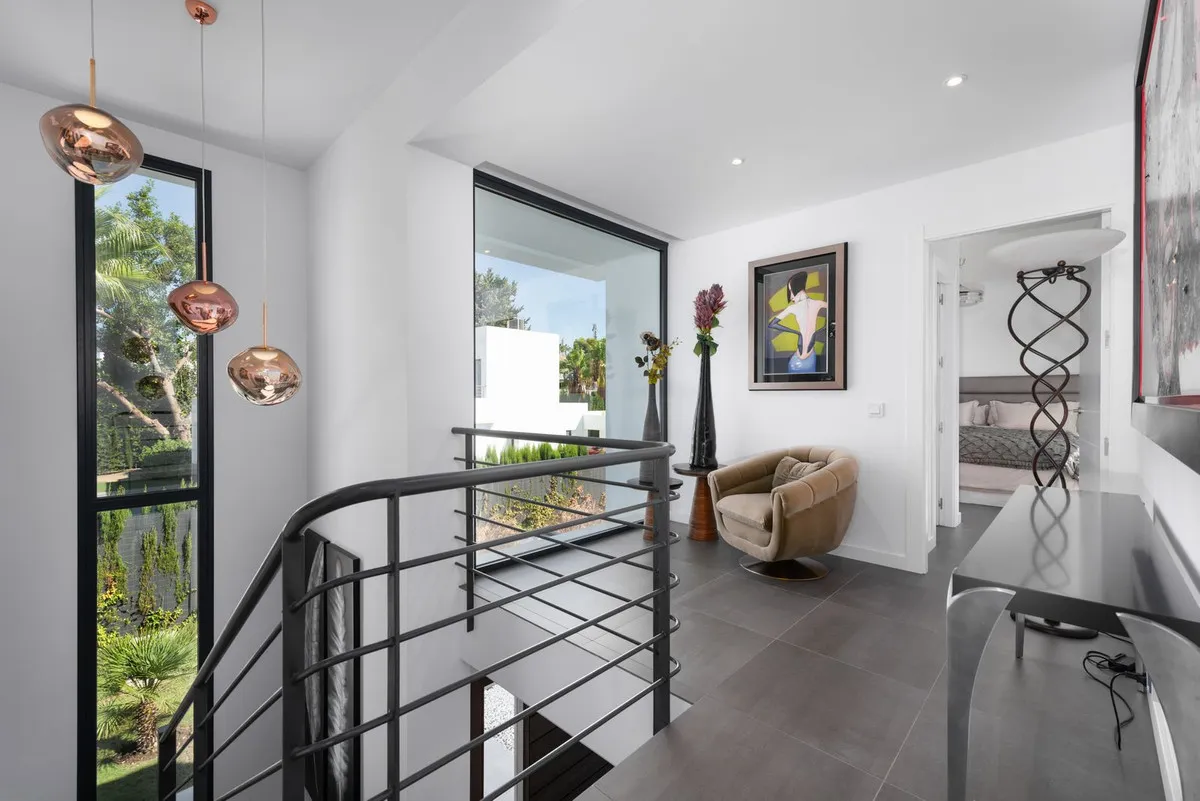 2c4d90e3-d691-493b-8116-c46f1ba04be8