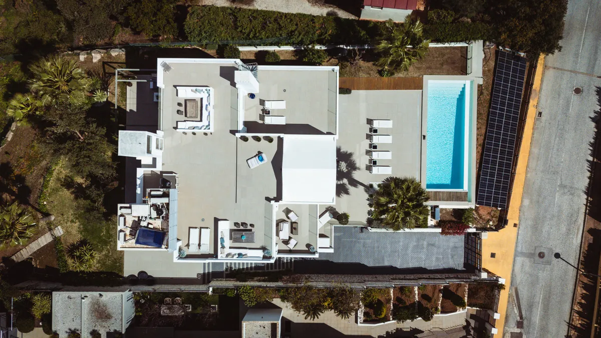 ba4feada-03de-40c1-a184-2d2868a638eb