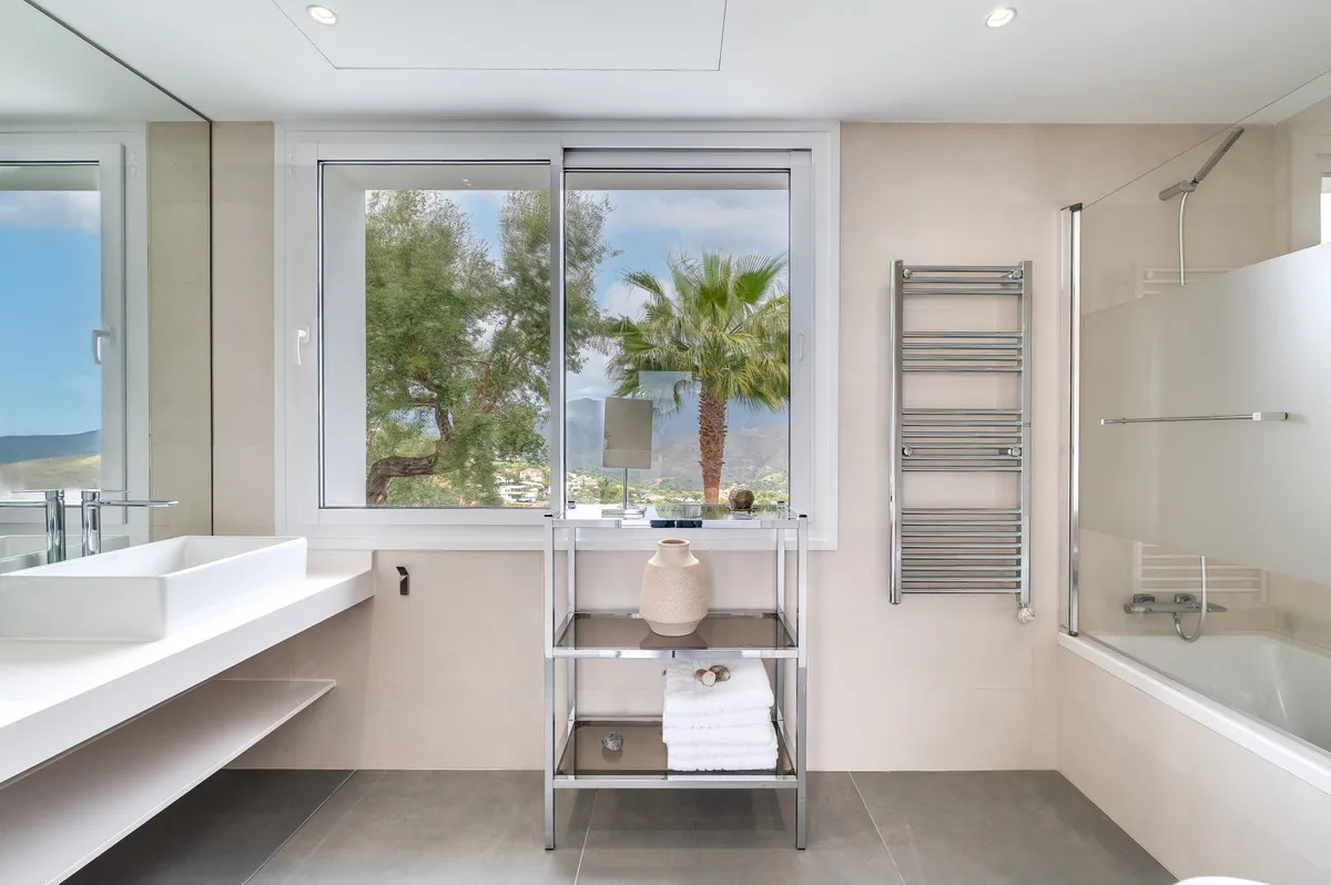 d6489eef-c272-4787-80d4-1a3982f67f7e