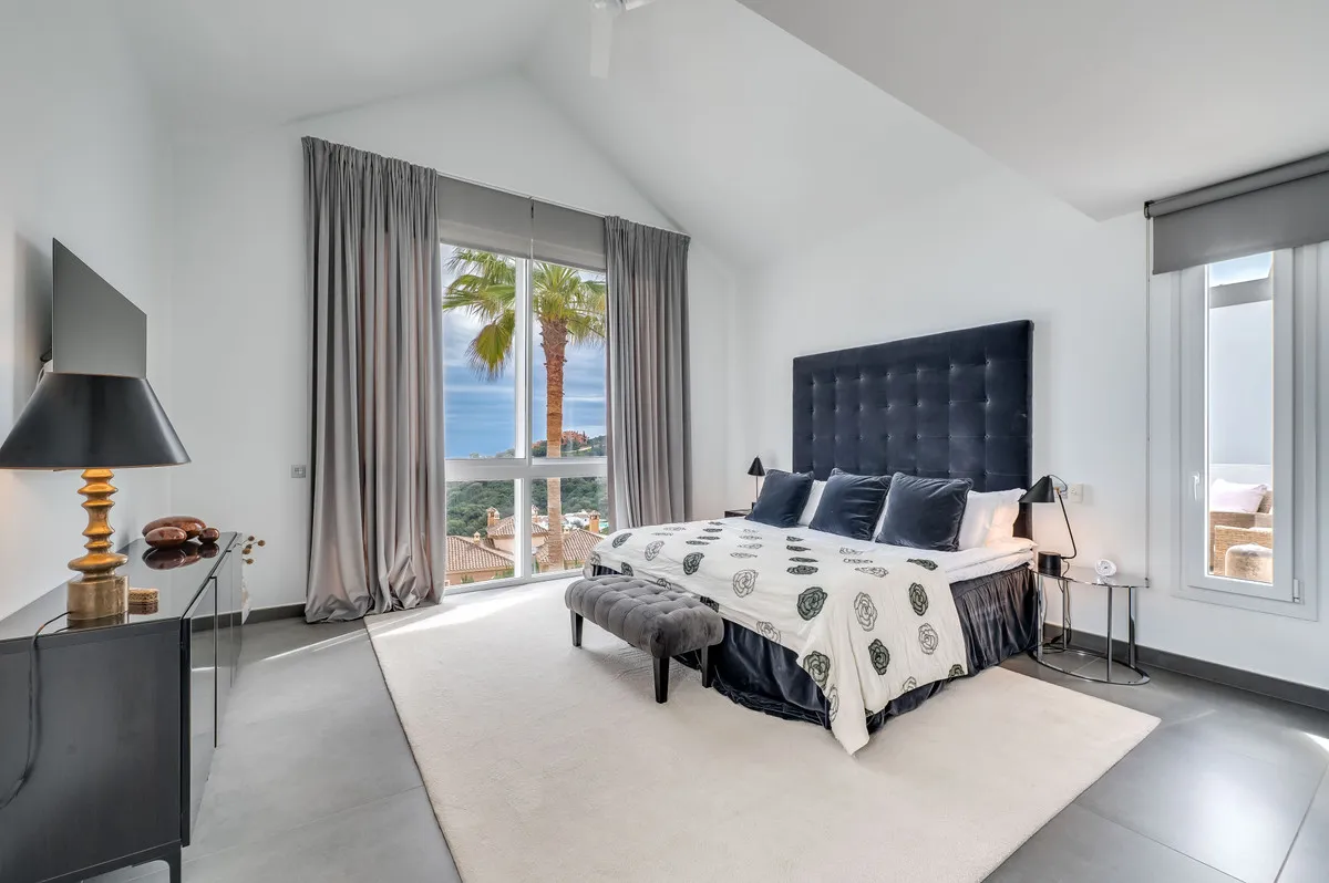 e4048dc7-4794-403a-90ff-b96a104597dc