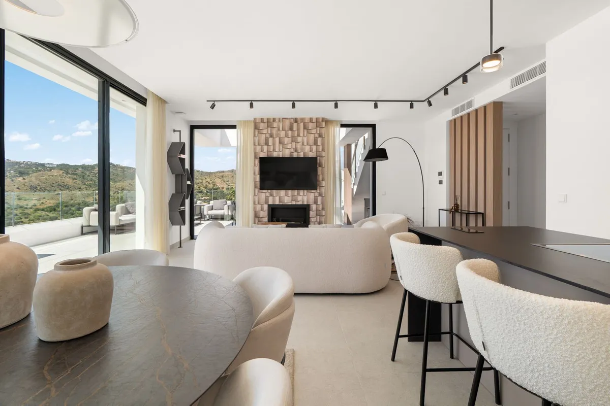 e60d7b55-dbe2-4f43-9662-62a718713e42