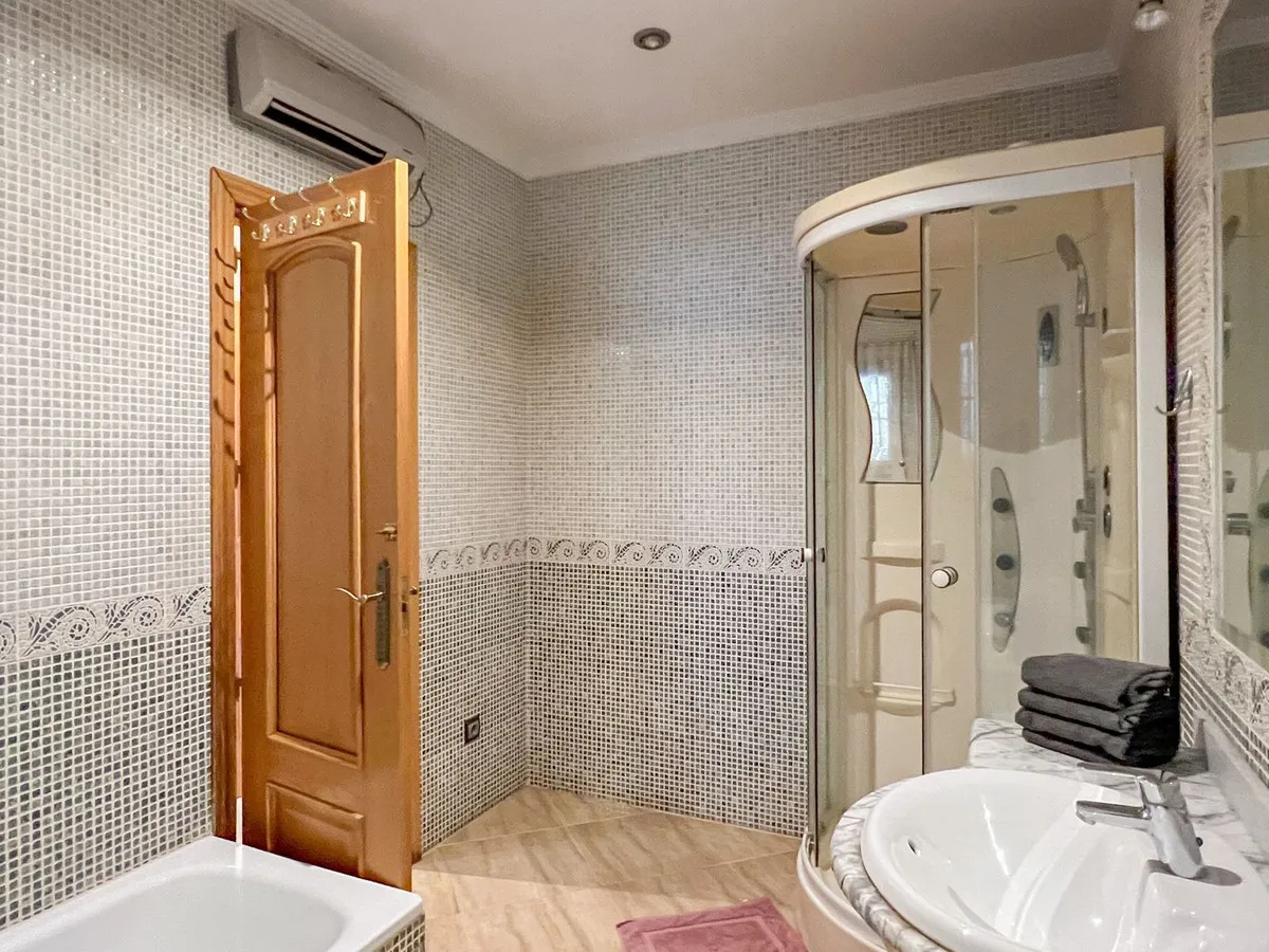 f1515bf5-b788-4c7f-8552-66e87ed214a7