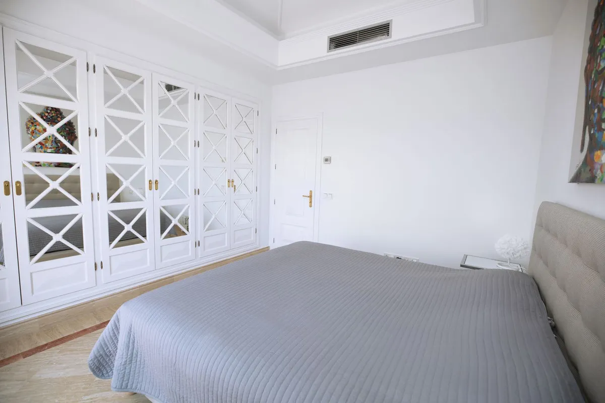 d1570dc8-886c-404a-9586-18cadd6b871f