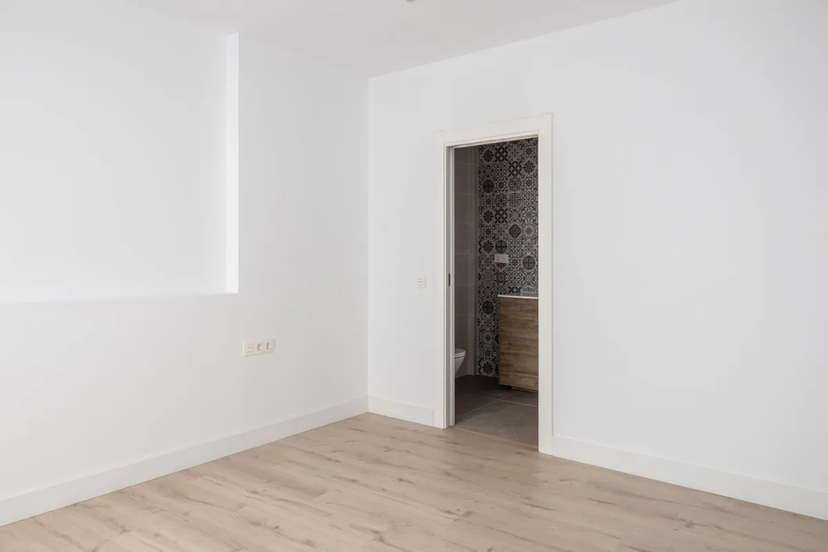 e74a5873-f38a-4c4b-a342-253ac1b1ccb5