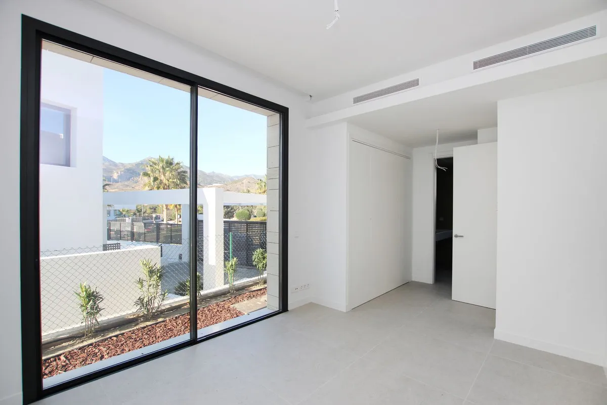 23fed749-3e39-4acb-b2ad-f59c99f81247