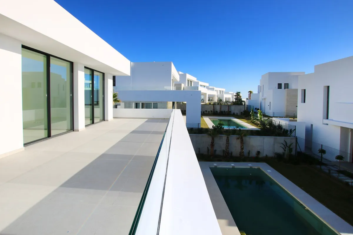 32c27f09-b1dd-4cdf-bf2e-d4f931f2950d