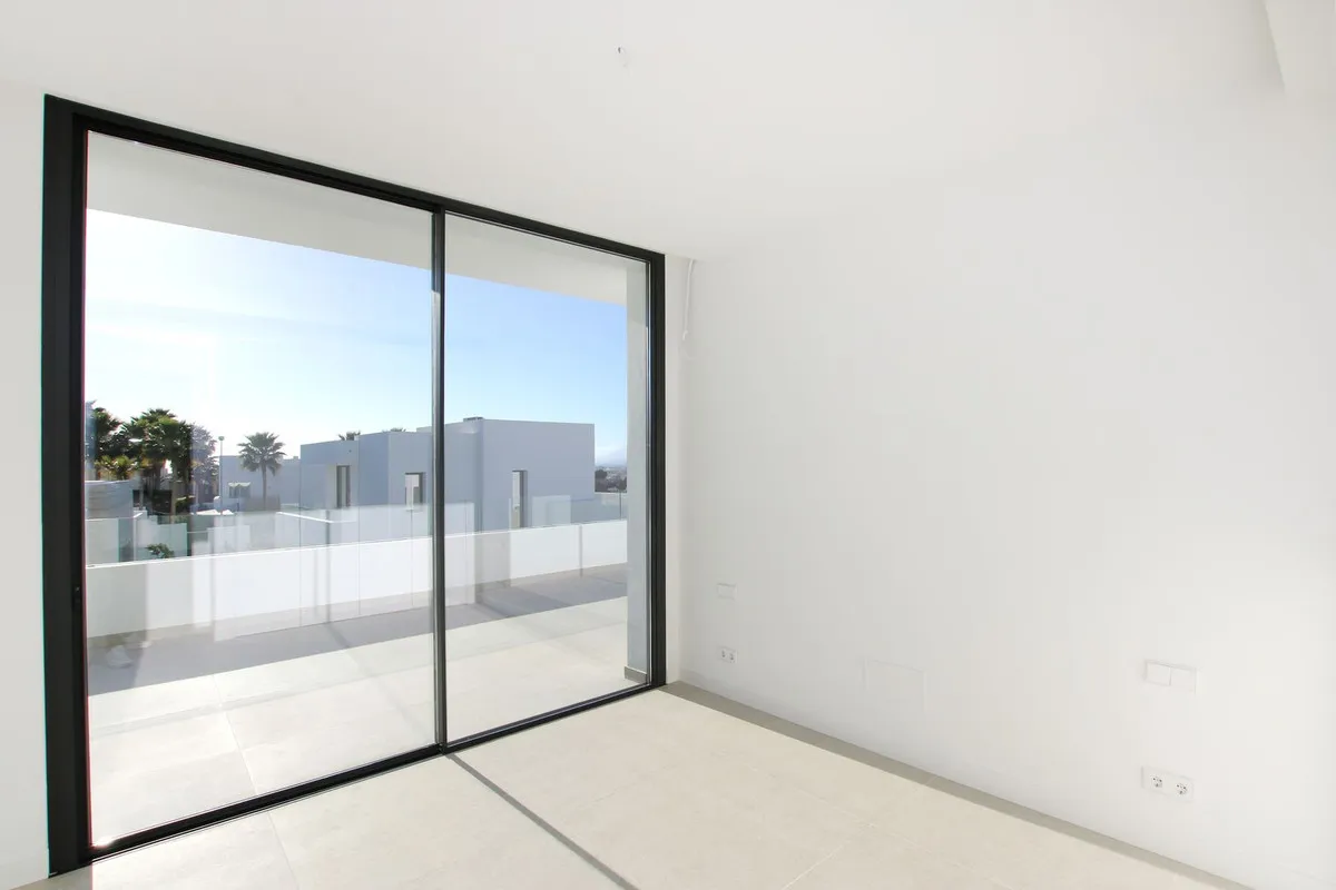 e0220296-cfe5-4e92-a58b-5514aaa93285